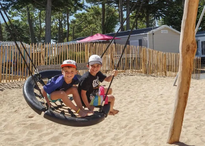 Mobil Avec Terrasse - 3 Chambres, Cuisine Equipee - Api-1-52-1179 Parque de Campismo