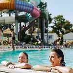 Mobil Avec Terrasse - 3 Chambres, Cuisine Equipee - Api-1-52-1179 Campsite