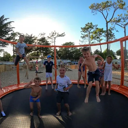 Campsite Mobil Avec Terrasse - 3 Chambres, Cuisine Equipee - Api-1-52-1179 *