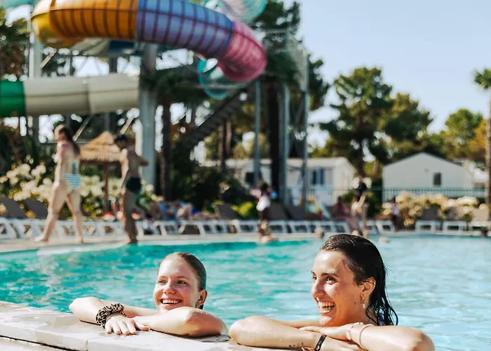 Mobil Avec Terrasse - 3 Chambres, Cuisine équipée - Api-1-52-1179 Camping